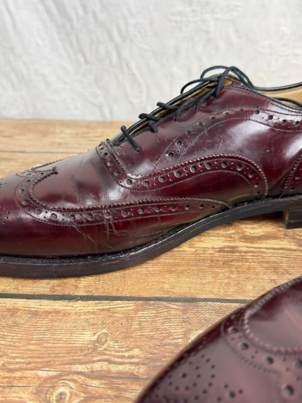 Johnston & Murphy Men's Size 10 Burgundy Brown Leather Wingtip Oxford Dress